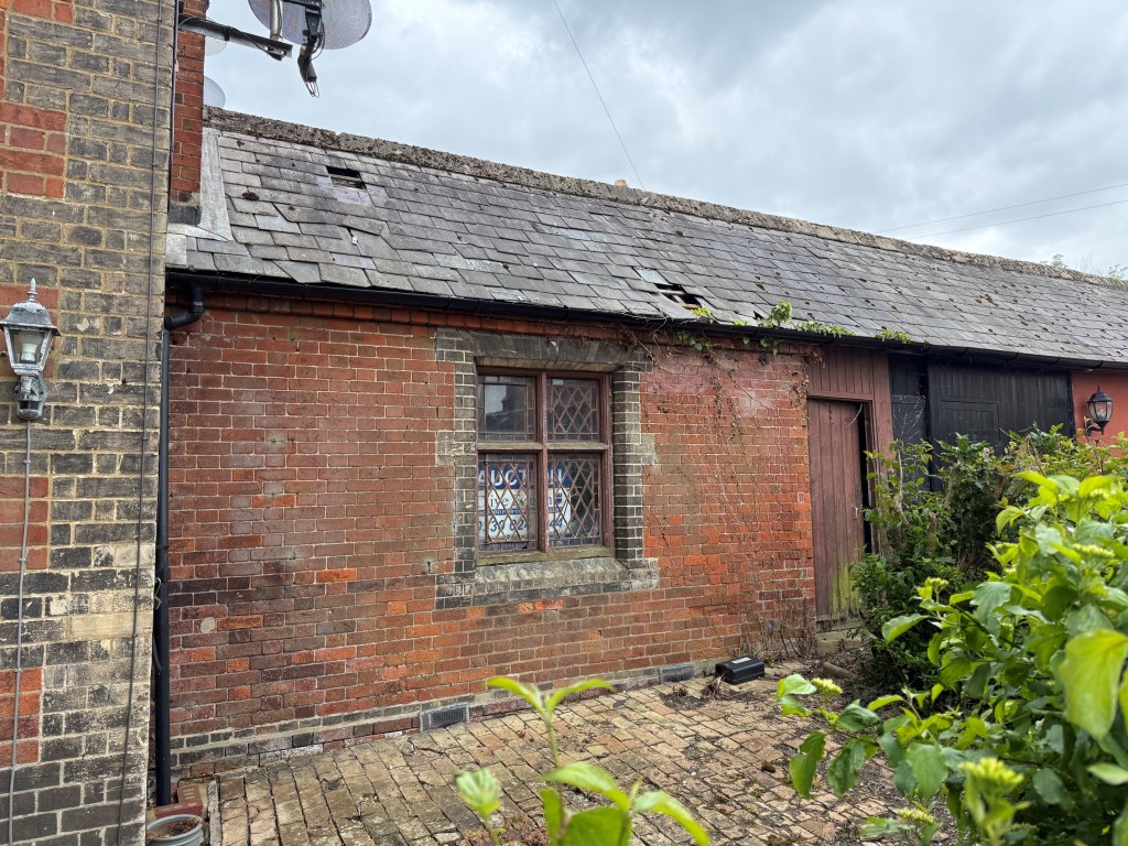 Lot: 29 - VACANT LOCK-UP STORE WITH PLANNING - Front shot of the building in Great Dunmow